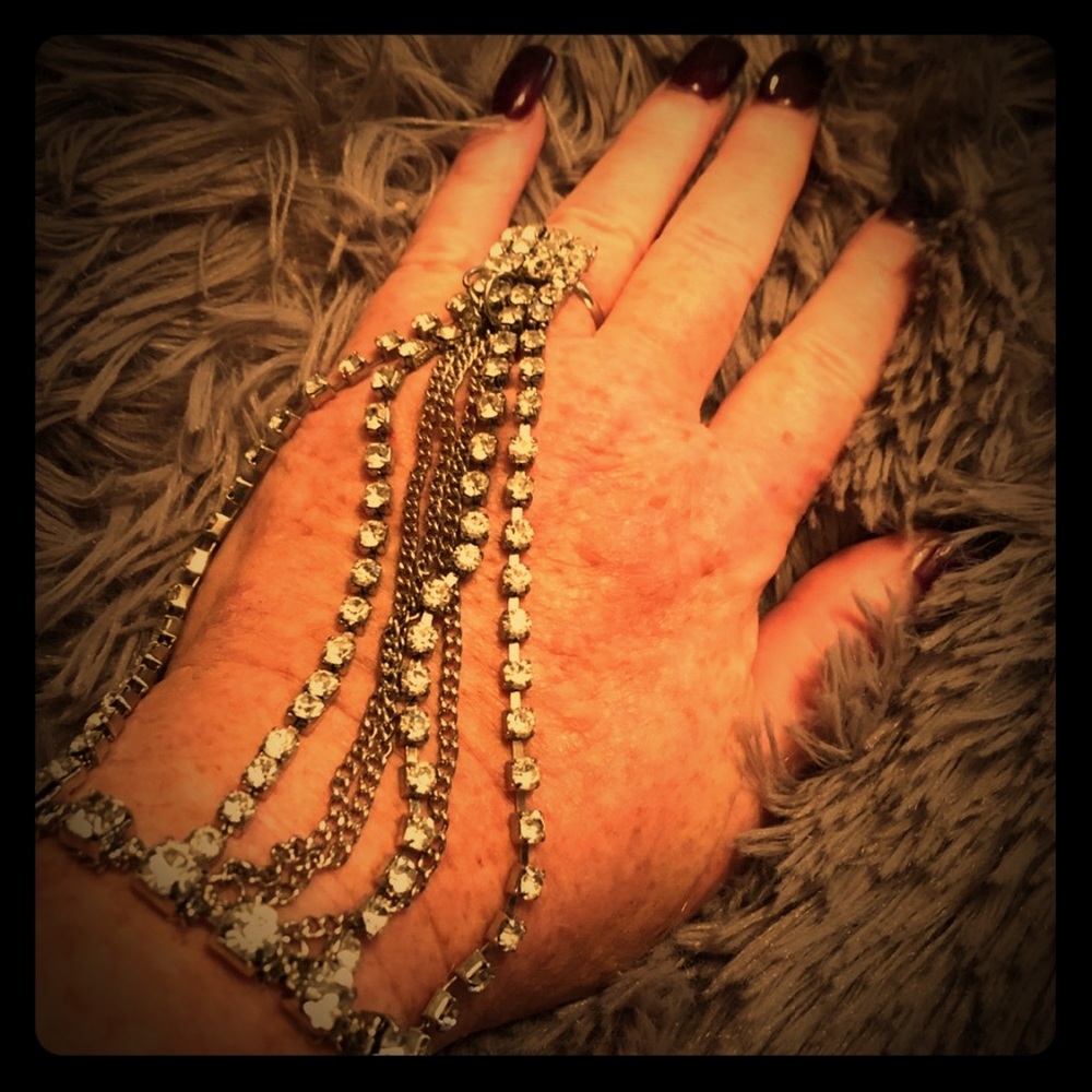 WRIST SZ8 RING WITH BRACELET ATTACHED BEAUTIFUL